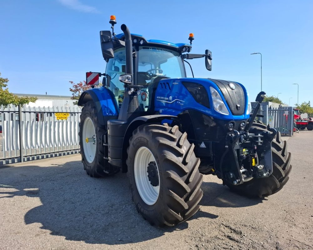 NH TRACTOR T7.245 AC NEW HOLLAND TRACTOR