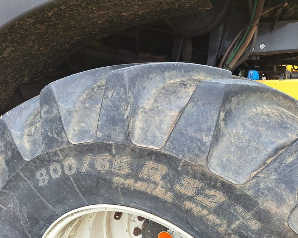 NH HARVESTER CR9070 NEW HOLLAND COMBINE