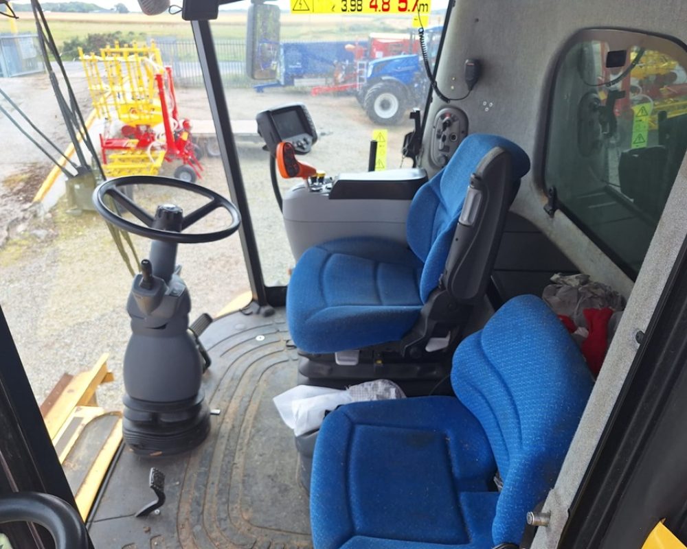 NH HARVESTER CR9070 NEW HOLLAND COMBINE