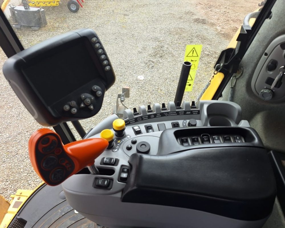 NH HARVESTER CR9070 NEW HOLLAND COMBINE