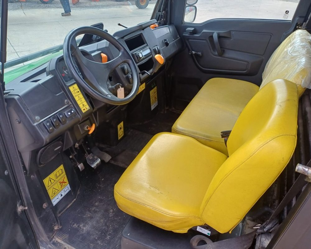 JOHN DEERE GATOR XUV865M JOHN DEERE