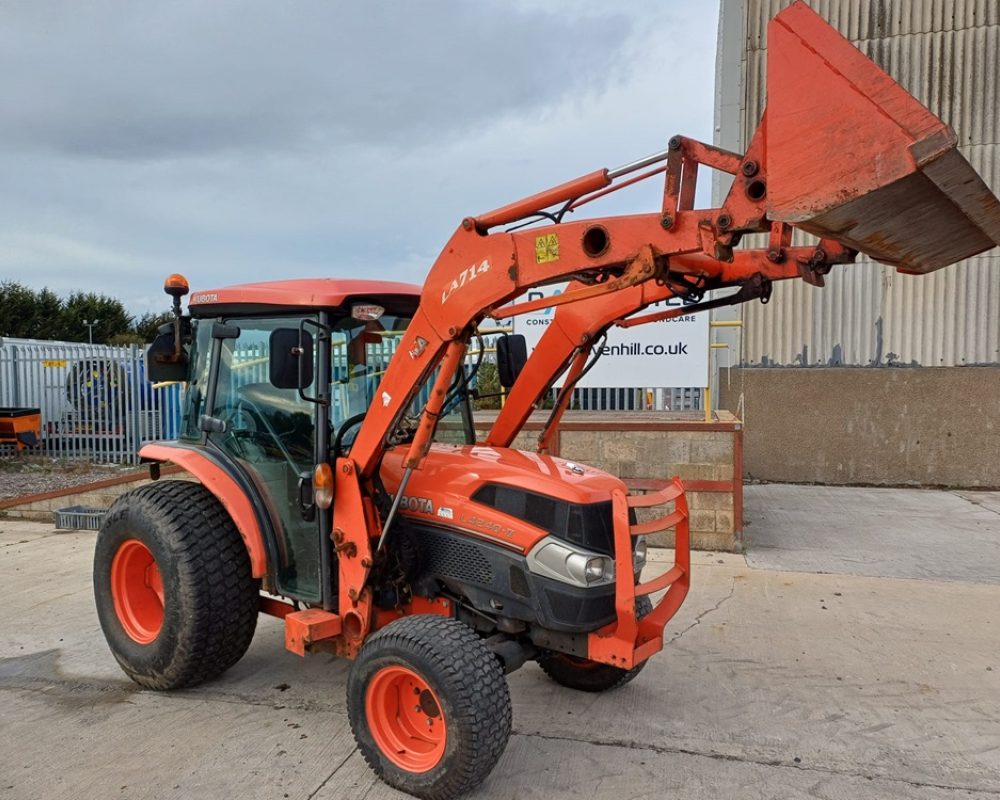KUBOTA 4240 L KUBOTA TRACTOR