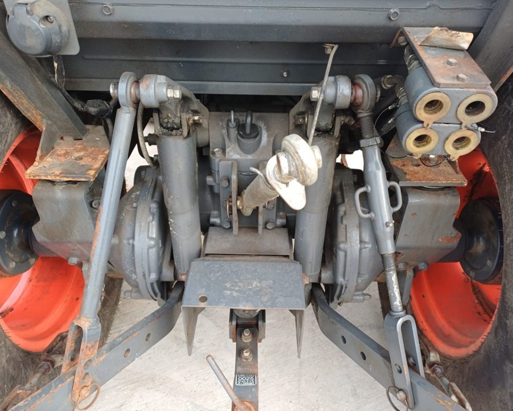 KUBOTA 4240 L KUBOTA TRACTOR