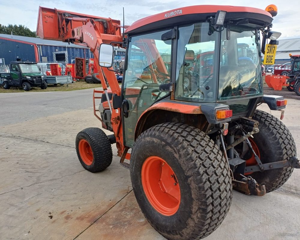 KUBOTA 4240 L KUBOTA TRACTOR