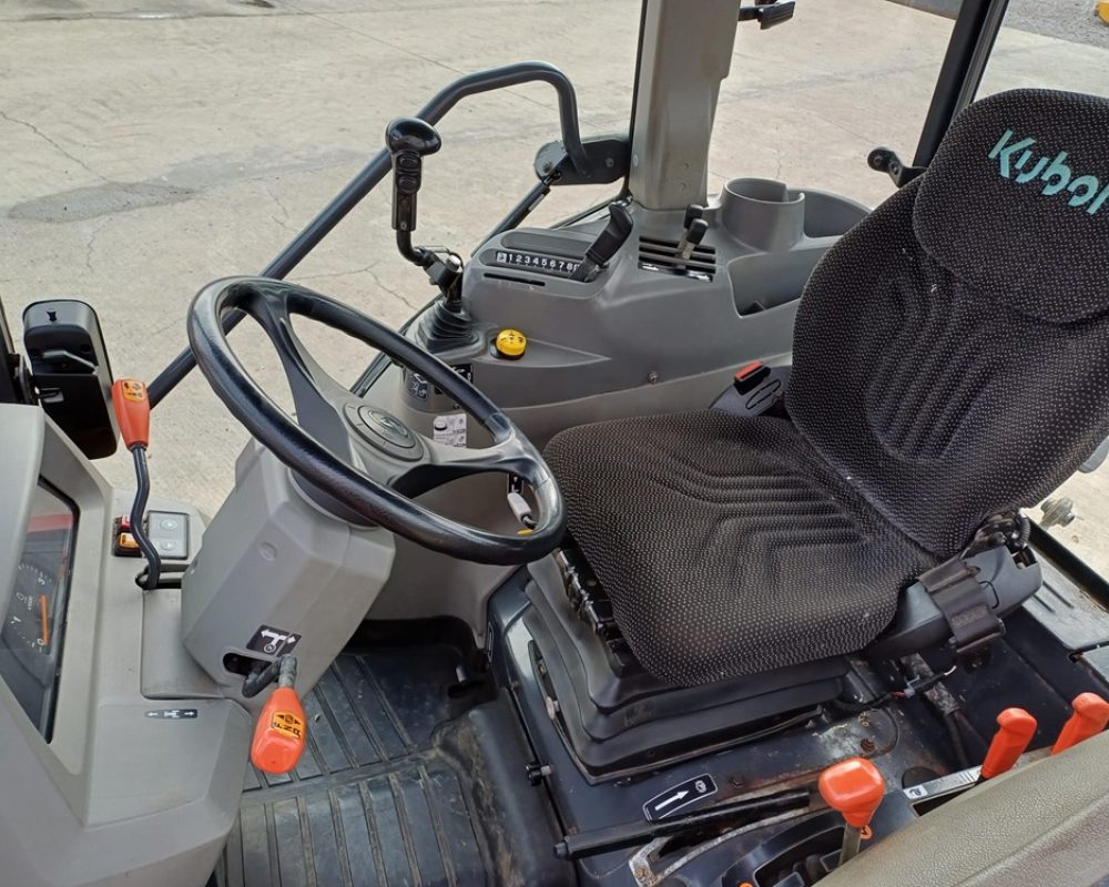 KUBOTA 4240 L KUBOTA TRACTOR