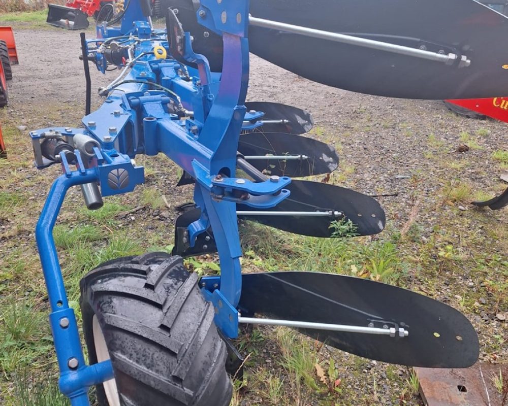 NH IMPLEMENTS PHH4 NEW HOLLAND PLOUGH