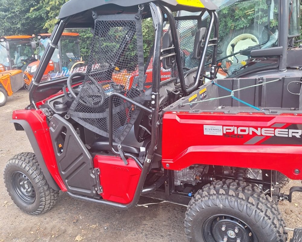 HONDA (UK) PIONEER 520 DEMO HONDA SIDE/SIDE